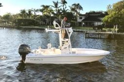 2017 Robalo Cayman 206 Bay Boat