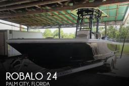 2017 Robalo 246 Cayman