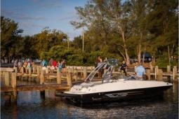 2018 Bayliner 215 Deck Boat