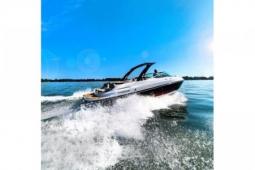 2019 Rinker 29QX / Stern Drive Model