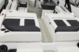 2019 Rinker 29QX / Stern Drive Model