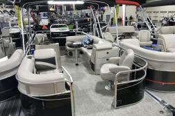 2019 Apex 822 Angler Qwest Family Fish Deluxe