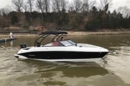 2018 Rinker Q7