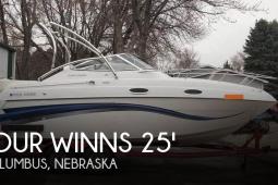 1999 Four Winns 258 Vista Cruiser