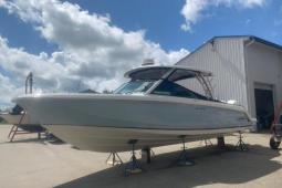 2018 Boston Whaler 320 Vantage