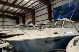 2018 Pursuit 325OS