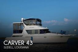 1996 Carver 430 Cockpit Motoryacht