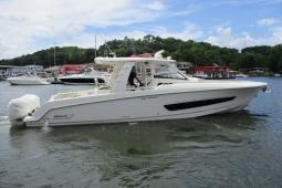 2019 Boston Whaler 420 Outrage