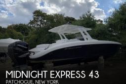 2016 Midnight Express 43 Center Console