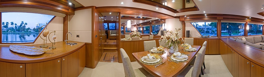 Ocean Alexander 88, Salon