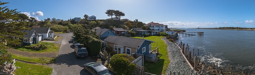 Cleveland Ave SE at the Coquille River, Bandon OR