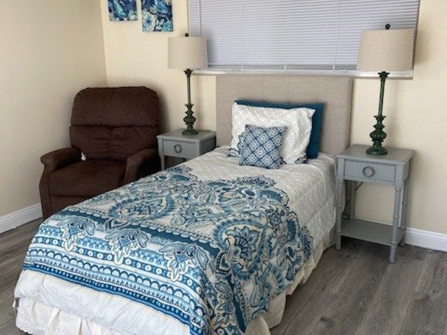 SHINING BRIGHT SENIOR CARE HOME - Assisted Living Home photo 11 in GARDEN GROVE, CA