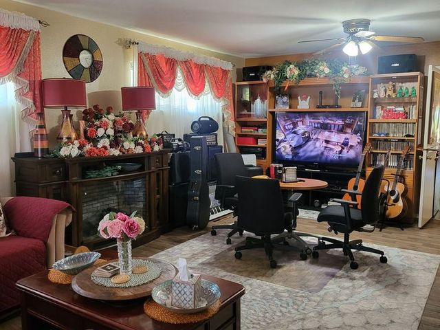 Gallery Image for BURBANK MANOR in SANTA ROSA, CA