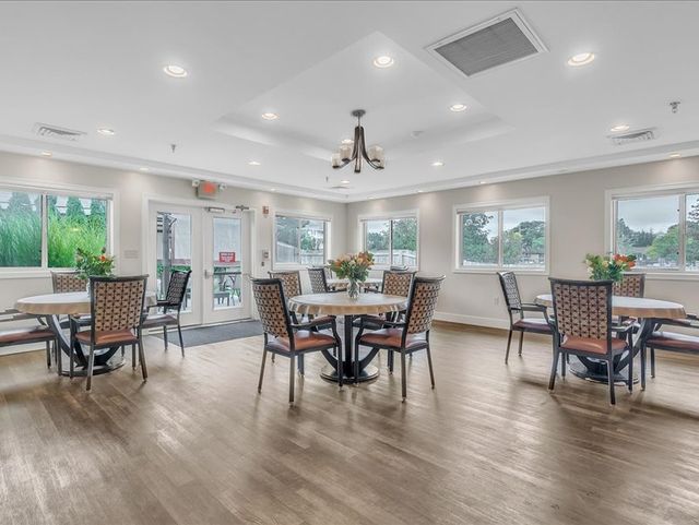 WATERFORD OAKS SENIOR CARE WEST - MEMORY CARE