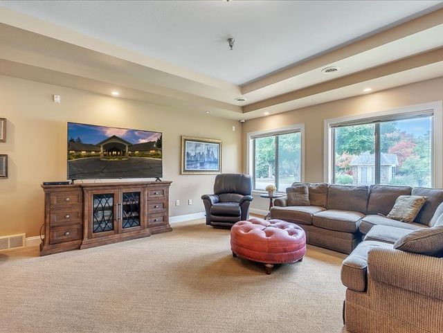 WATERFORD OAKS SENIOR CARE EAST - Assisted Living Home photo 4 in WATERFORD, MI