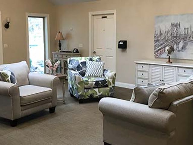 WATERFORD OAKS SENIOR CARE EAST - Assisted Living Home photo 5 in WATERFORD, MI