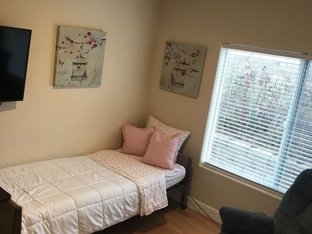 Raveca Nutas - Assisted Living Home photo 1 in Gresham, OR