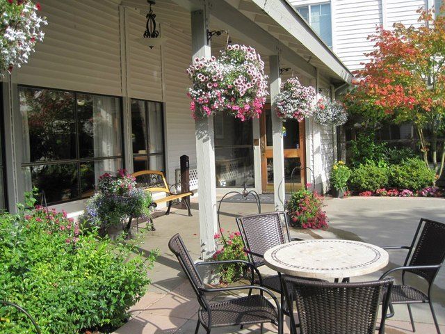 FARRINGTON COURT RETIREMENT COMMUNITY - Assisted Living Home photo 3 in Kent, WA