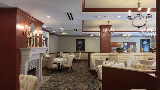 GRAND LIVING AT NAPLES