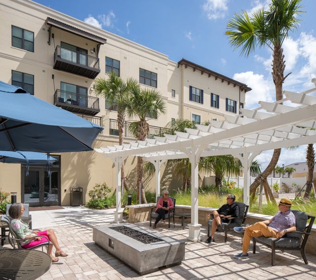 GRAND LIVING AT WELLEN PARK