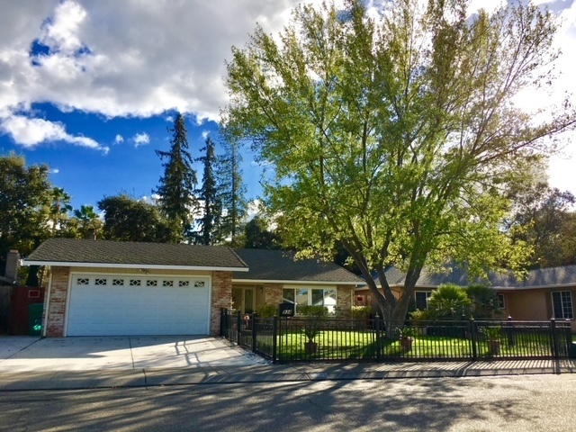 LINCOLN MANOR Image in STOCKTON, CA