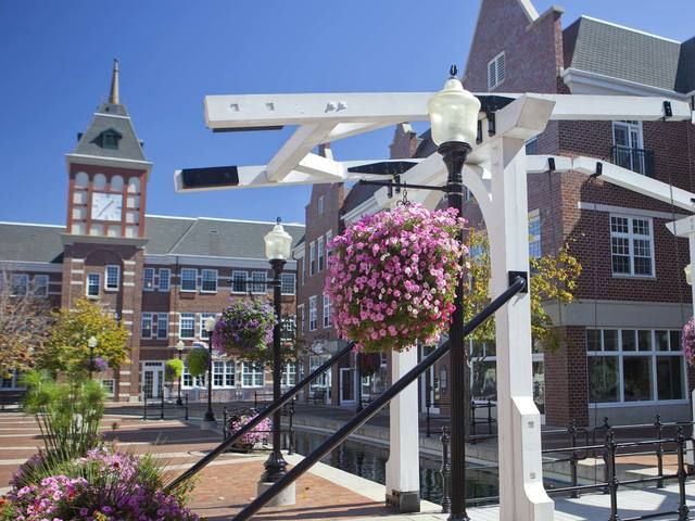 Independence Village of Pella