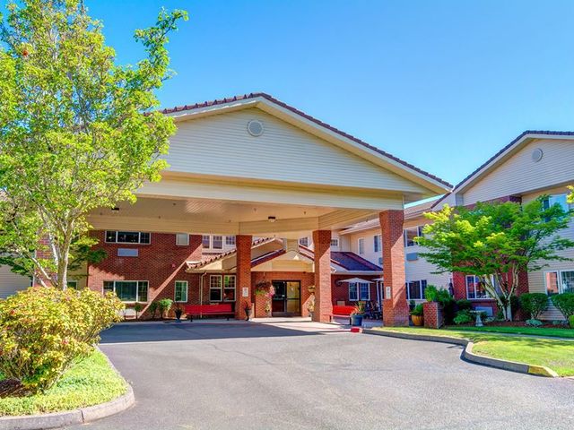 Gilman Park Assisted Living Image in Oregon City, OR