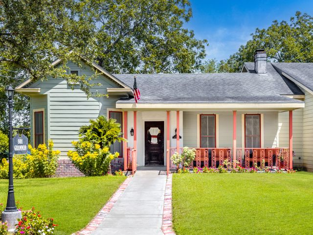 801 Gramman Assisted Residence, Assisted Living Home in Beeville, TX