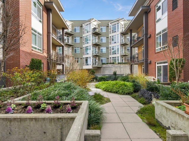 MERRILL GARDENS AT KIRKLAND Image in KIRKLAND, WA