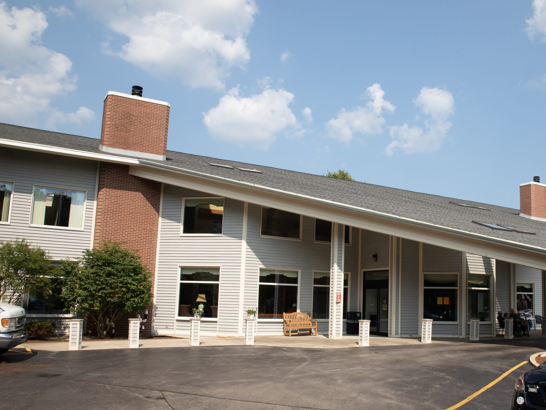 Laurel Oaks Senior Living Image in GLENDALE, WI