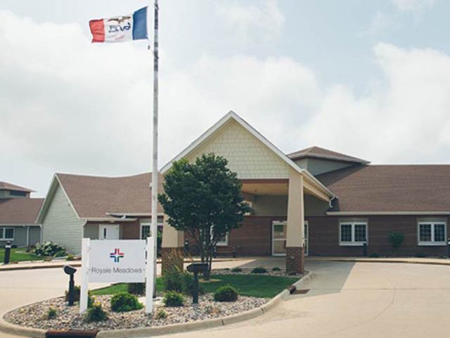 CROWN POINTE ESTATES CARE CENTER skilled nursing facility in SIOUX CENTER, IA