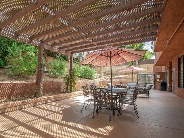 SOMERFORD PLACE OF NORTHRIDGE Image in Northridge, CA