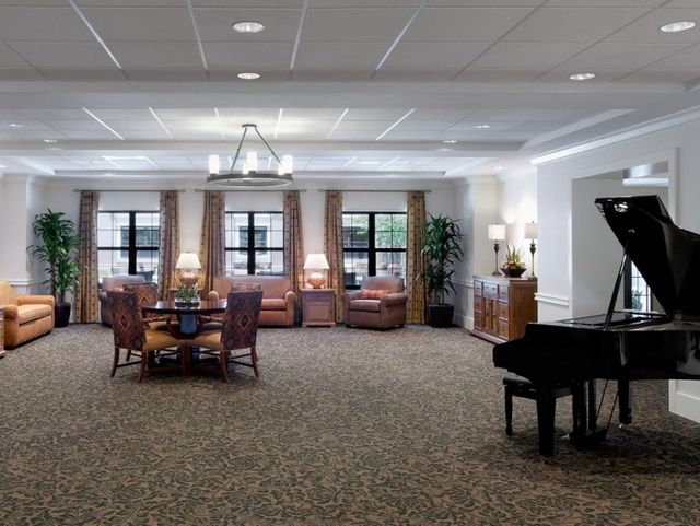 BELMONT VILLAGE WEST LAKE HILLS Assisted Living Home Image in West Lake Hills, TX