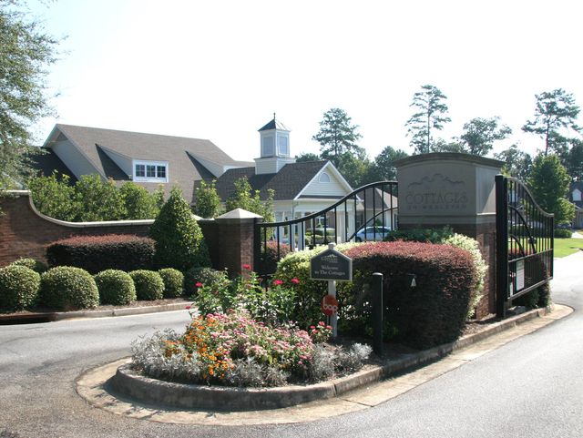 THE COTTAGES ON WESLEYAN Image in MACON, GA