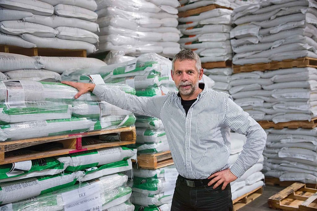 Roeland Kapsenberg of DLF in Halsey, Oregon, points out that novel endophytes are living organisms, so new-crop seed is best for viability. Low-temperature/low-humidity storage helps, too.
