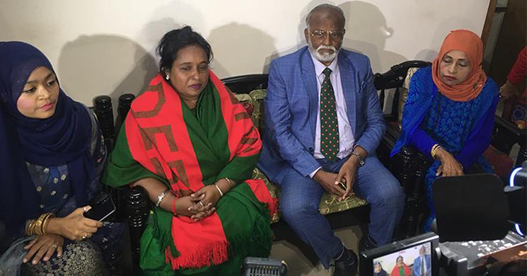 মিষ্টি নিয়ে ‘কাকা’ তৈমূরের বাসায় হাজির আইভী