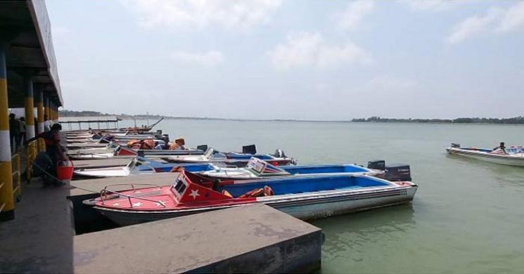 বৈরী আবহাওয়া: শিমুলিয়ায় স্পিডবোট চলাচল বন্ধ