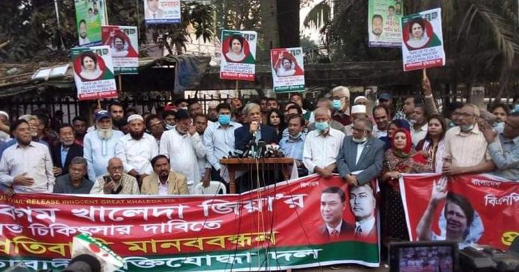 খালেদা জিয়াকে বাহিরে পাঠানো সরকারের জন্যই ভালো: ফখরুল