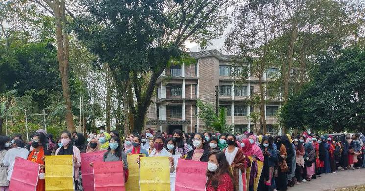 শাবিতে প্রভোস্টের রুমে তালা, শনিবার পর্যন্ত আল্টিমেটাম