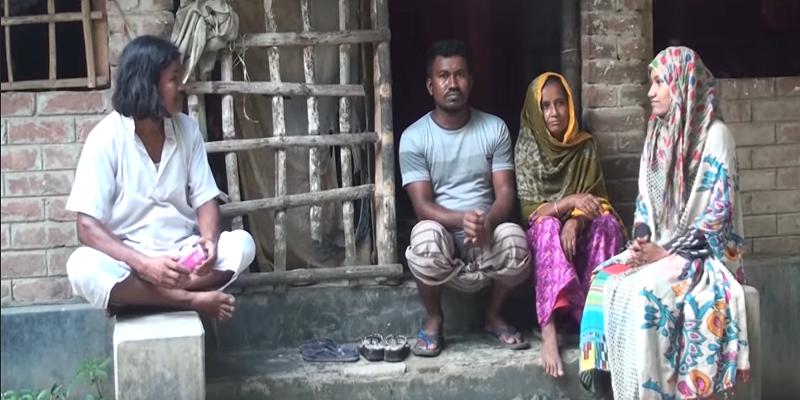 পরিবারের সদস্যদের সাথে আসমা, ছবি: ইন্টারনেট