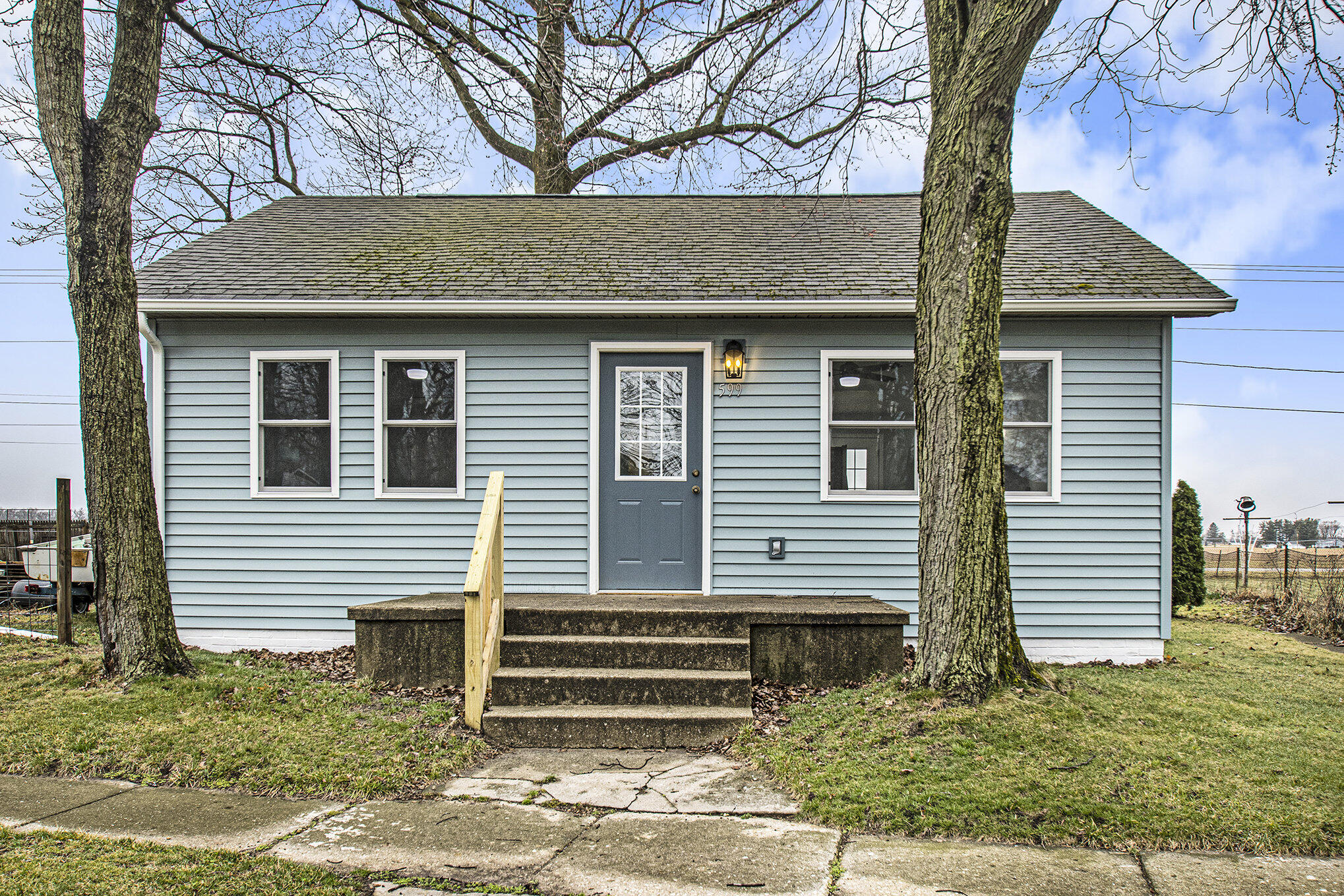 599 Roanoke Road, Kingsford Heights, IN 46346 Quadwalls