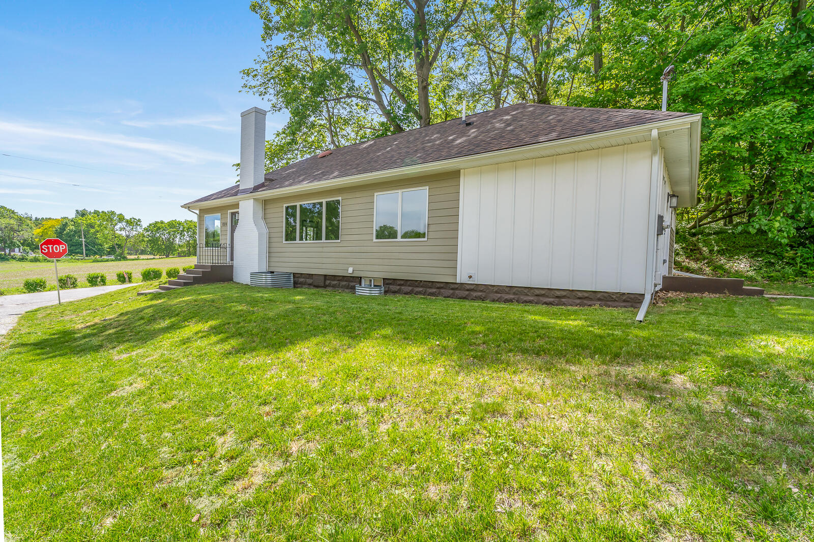 7014 N Bungalow Drive, New Carlisle, IN 46552; Image #9
