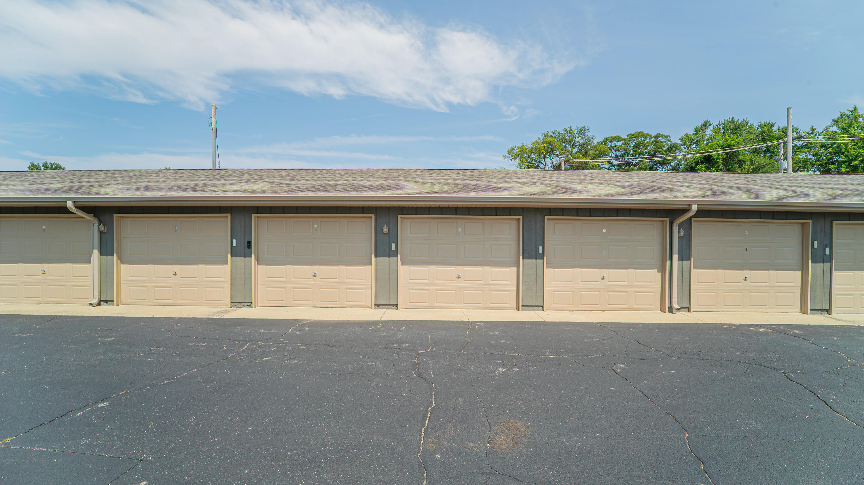 8121 Lakeshore Drive, Cedar Lake, IN #6, 46303; Image #15