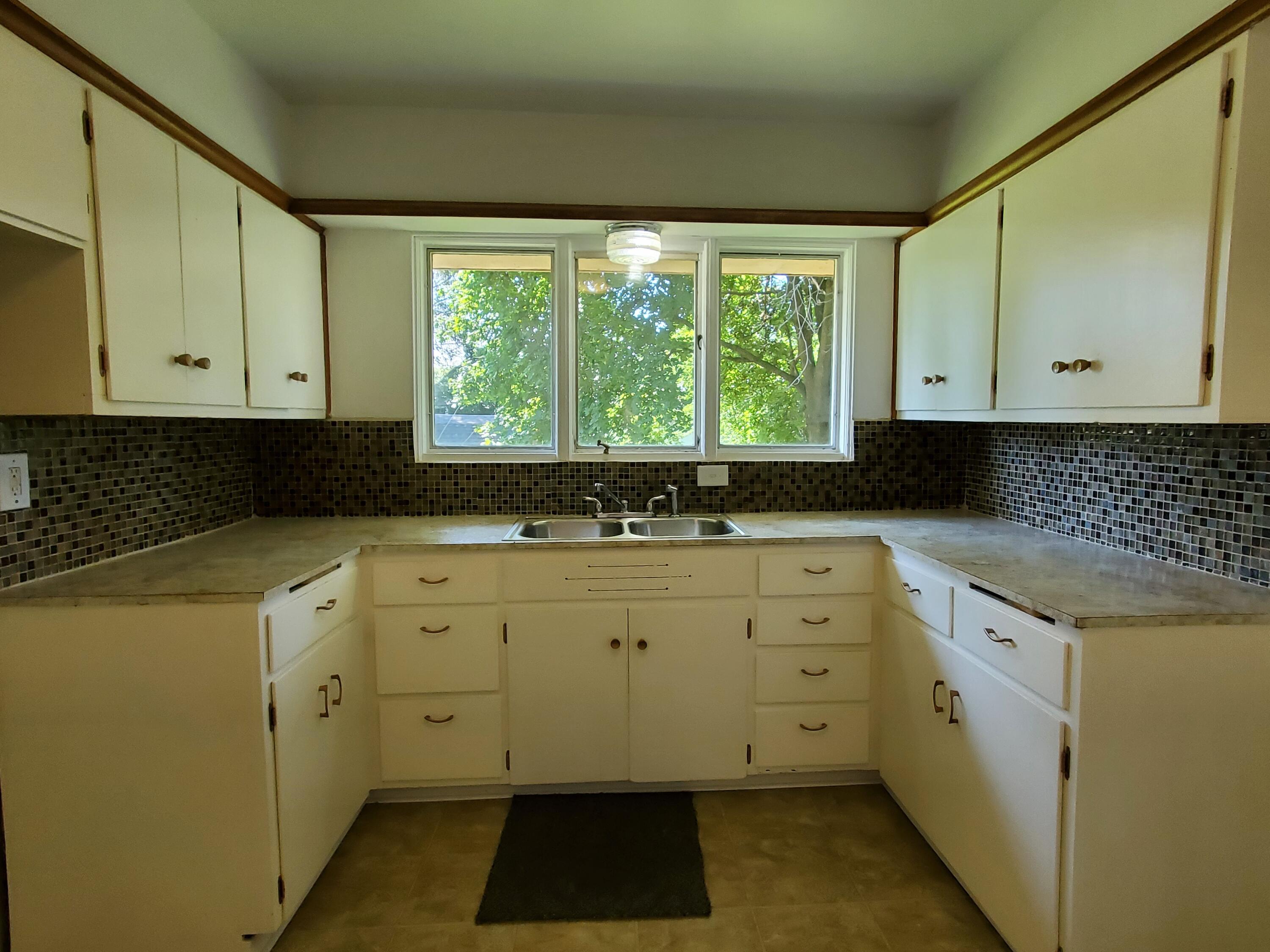 201 W Halleck Street, Morocco, IN 47963; Image #9