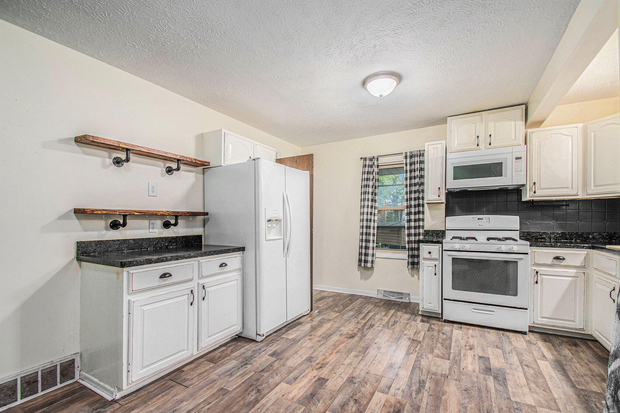 225 Holton Road, La Porte, IN 46350; Image #4