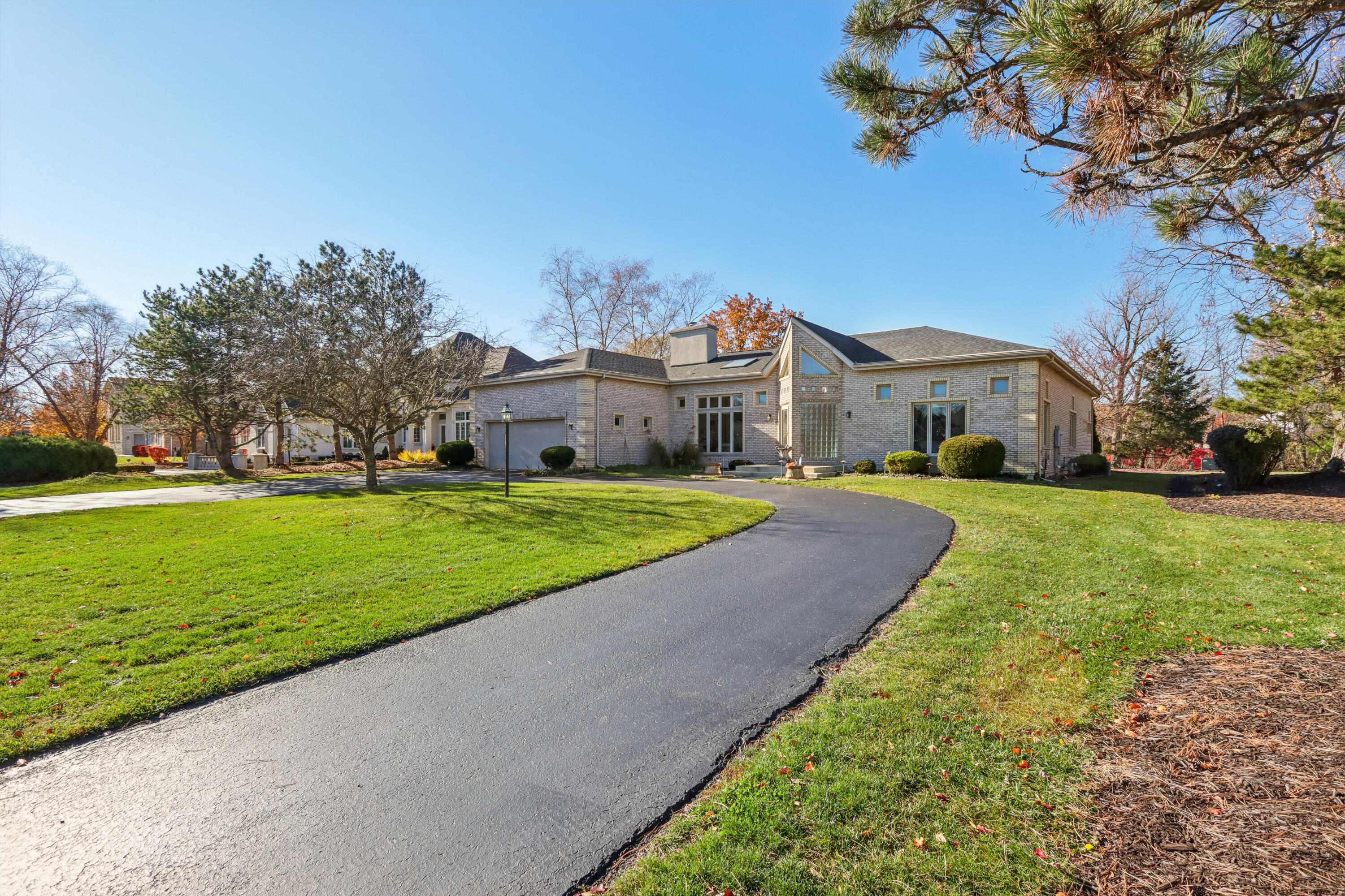 828 Royal Dublin Lane, Dyer, IN 46311; Image #2