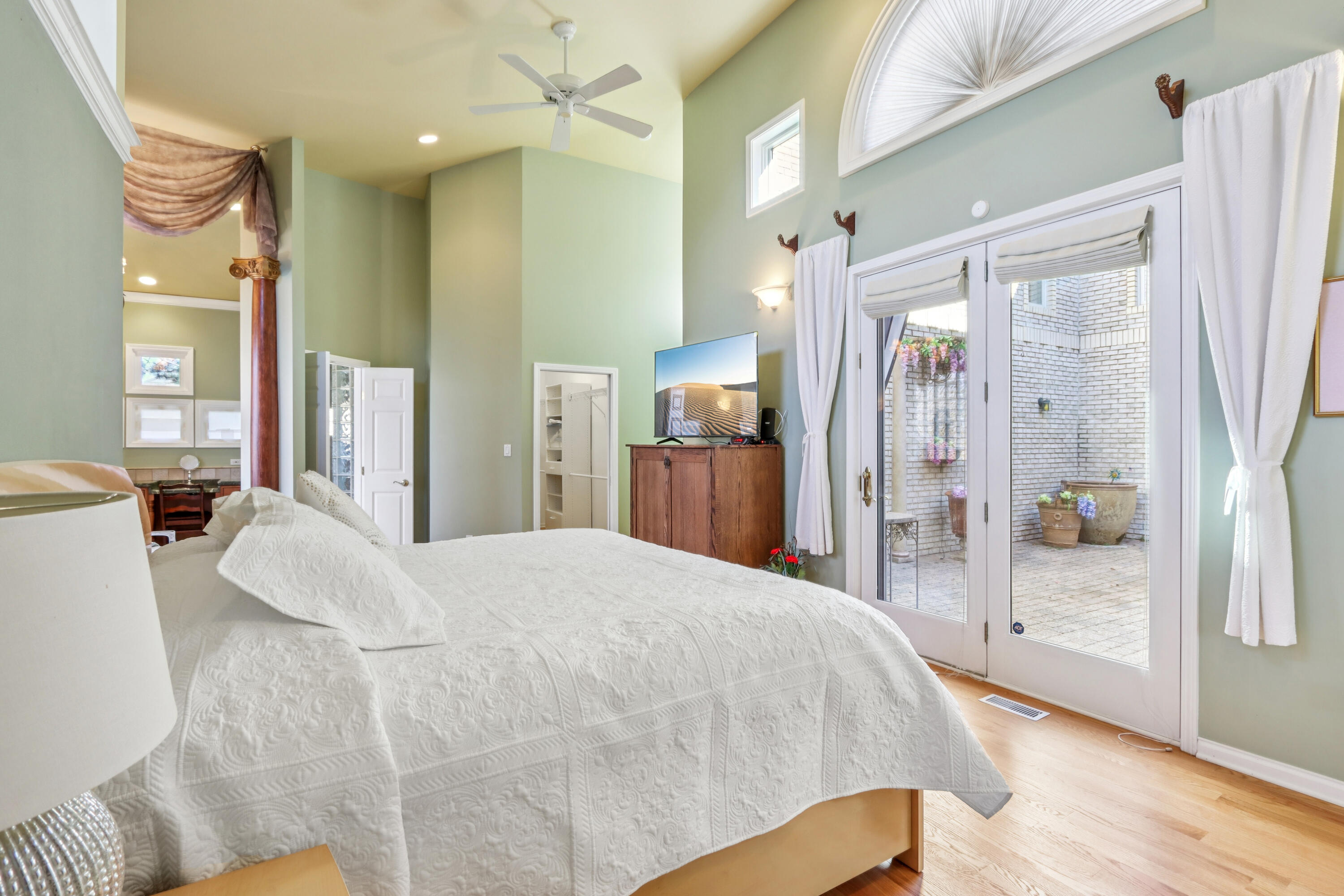 828 Royal Dublin Lane, Dyer, IN 46311; Image #28