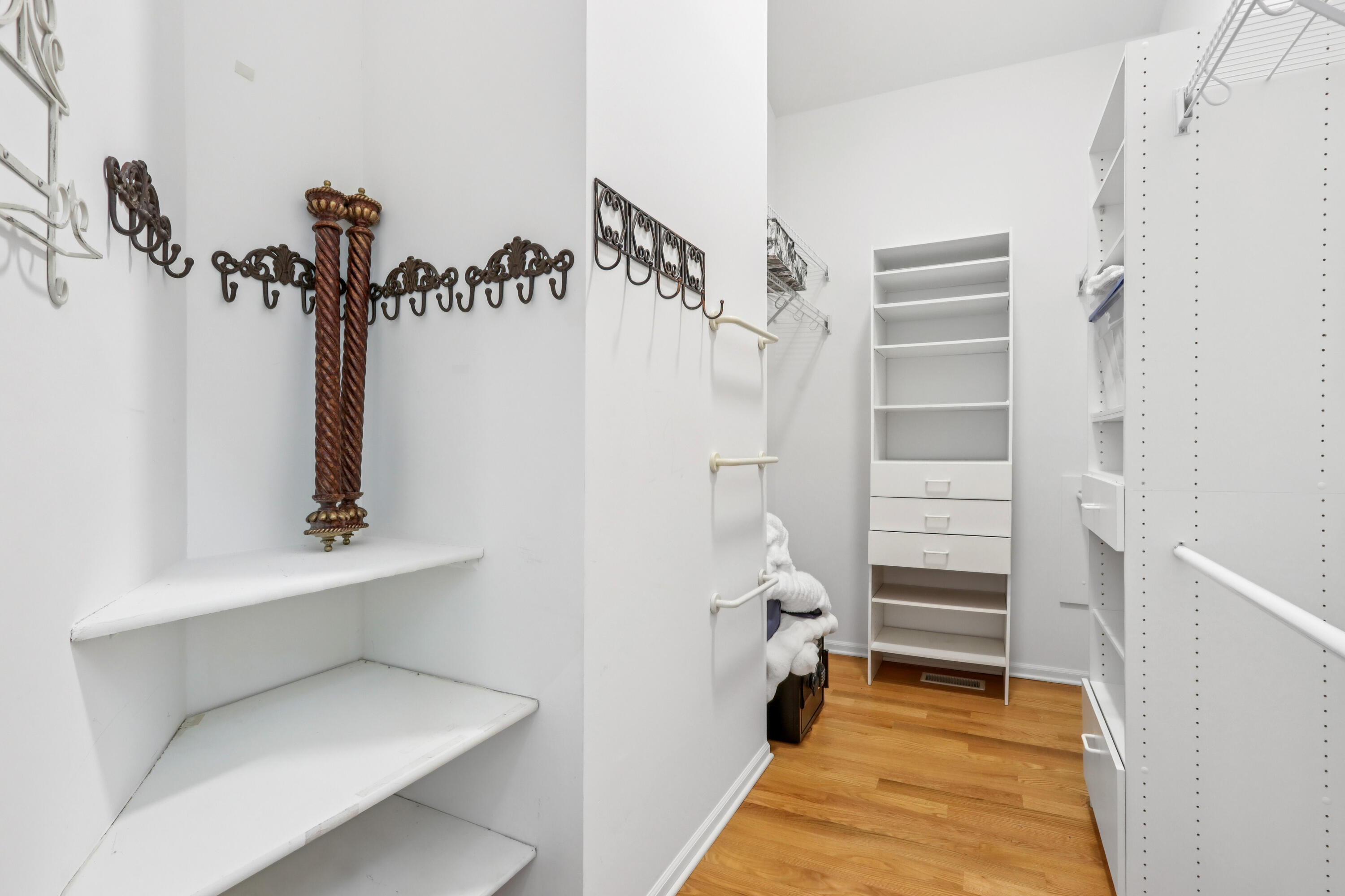 828 Royal Dublin Lane, Dyer, IN 46311; Image #32