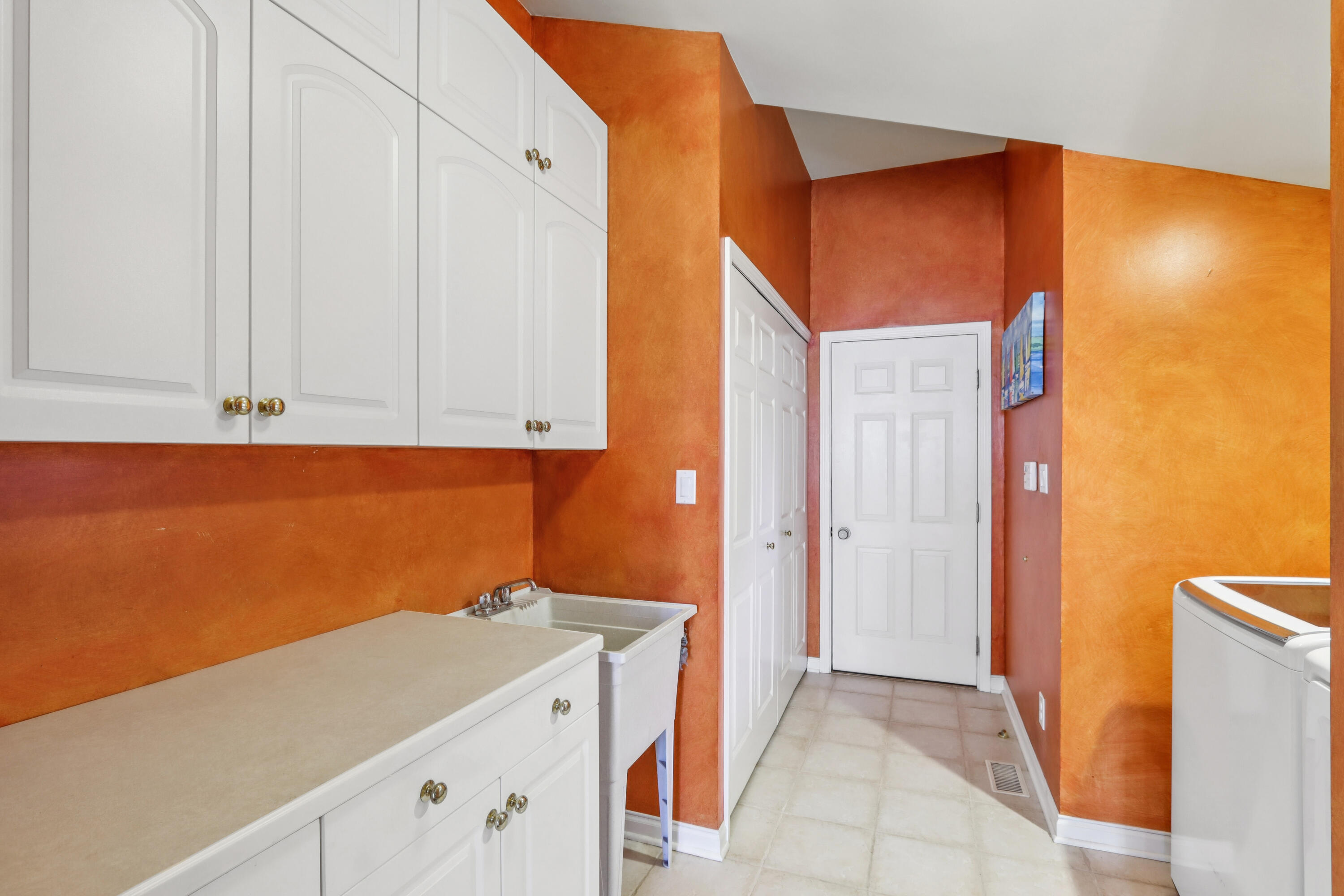 828 Royal Dublin Lane, Dyer, IN 46311; Image #39