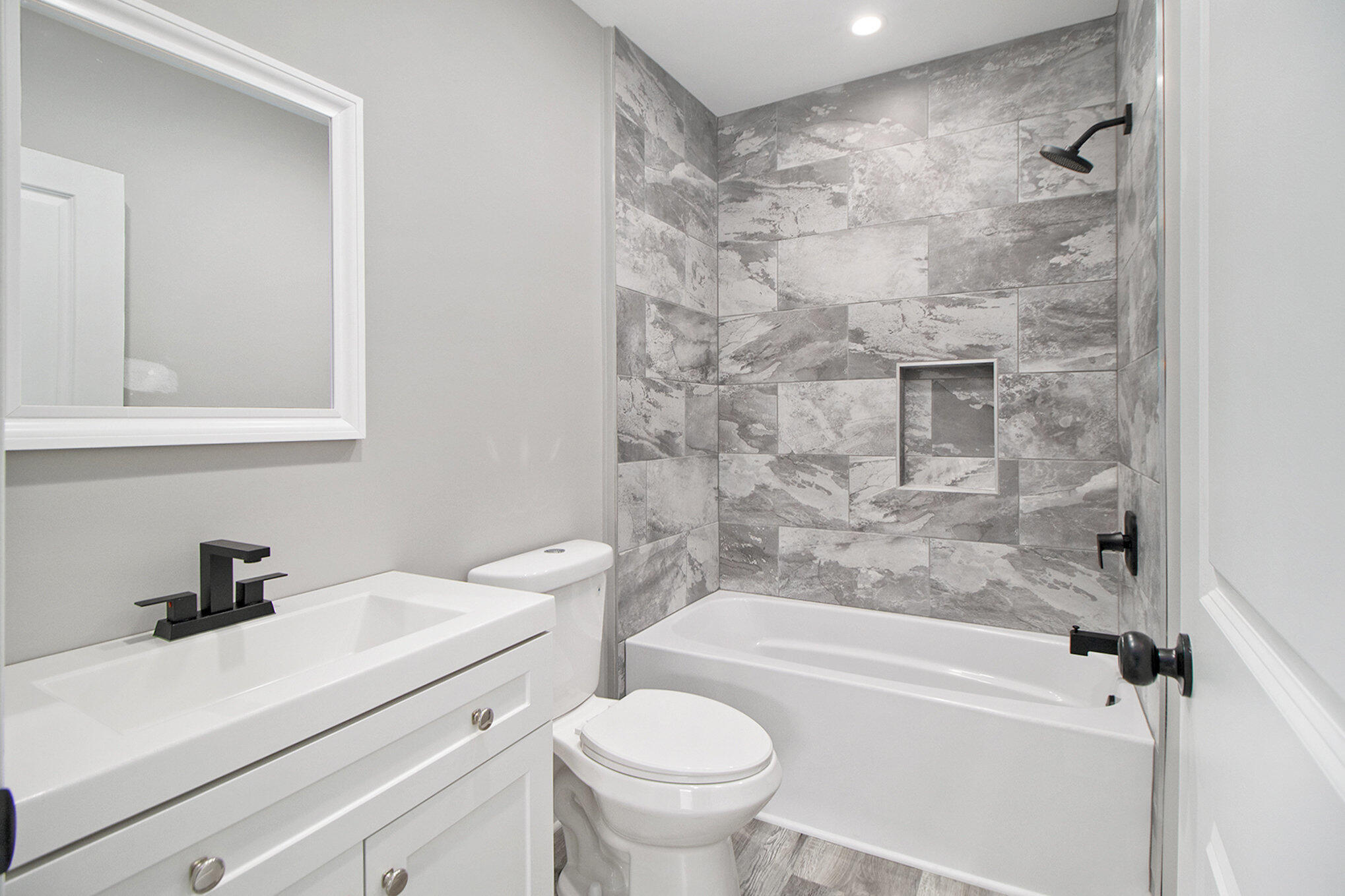 4124 Liverpool Road, Lake Station, IN 46405; Image #10